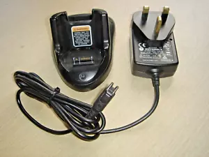 Ładowarka Motorola NNTN7558A i podstawa SPN4772A pasuje do TETRA MTH800 (wersja brytyjska) - Zdjęcie 1 z 8