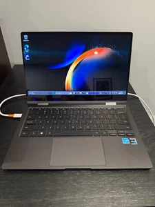 Samsung Galaxy Book3 360 13.3" i7-1360P 16GB DDR4 512GB SSD Windows 11 - Picture 1 of 10