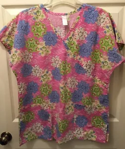 Womens Scrubs By Nick And Sarah V-Neck Size Medium Pink With Flowers Top Heal - Picture 1 of 6