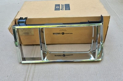 Dodge Aries Plymouth Reliant 1982-1984 nuevo en stock MoPar bisel de faro izquierdo Foto 1 de 4
