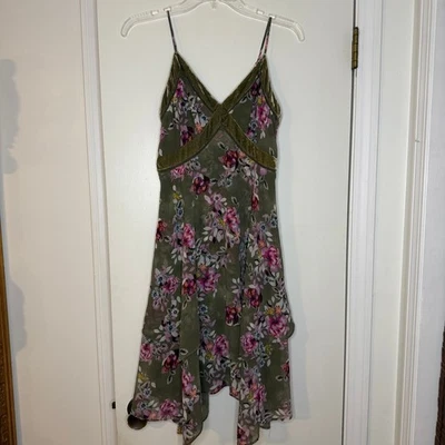 Vestido Casa Blanca Mercado Negro Floral Verde Terciopelo Borde Correa Espagueti Foto 1 de 4