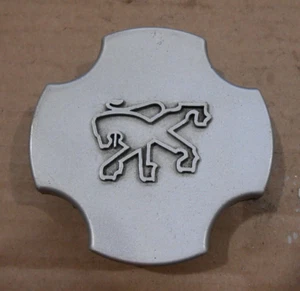 Genuine Classic Peugeot Alloy wheel centre cap 9612504680 - Picture 1 of 4