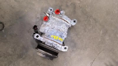 Compresor de aire acondicionado usado se adapta a: Chrysler Town & Country 2010 3,3 L con aire acondicionado trasero grado A Foto 1 de 4