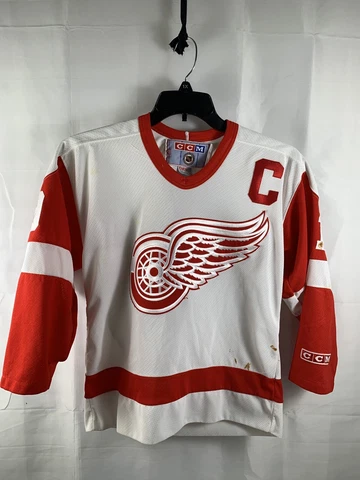 CCM NHL Red Detroit Red Wings #19 Steve Yzerman Hockey Jersey Size Boys L/XL Cover