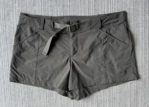 The North Face Womens Size 14 Dark Green Paramount Shorts Belted Zip Back Pocket - Picture 1 of 24