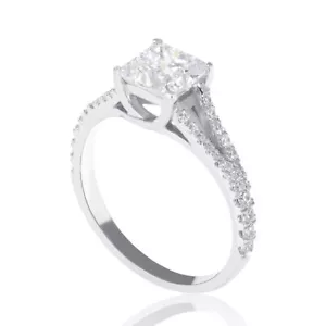 Hermoso anillo de compromiso de diamantes talla princesa de oro blanco de 14K 0,80 quilates D/Si1 - Imagen 1 de 5