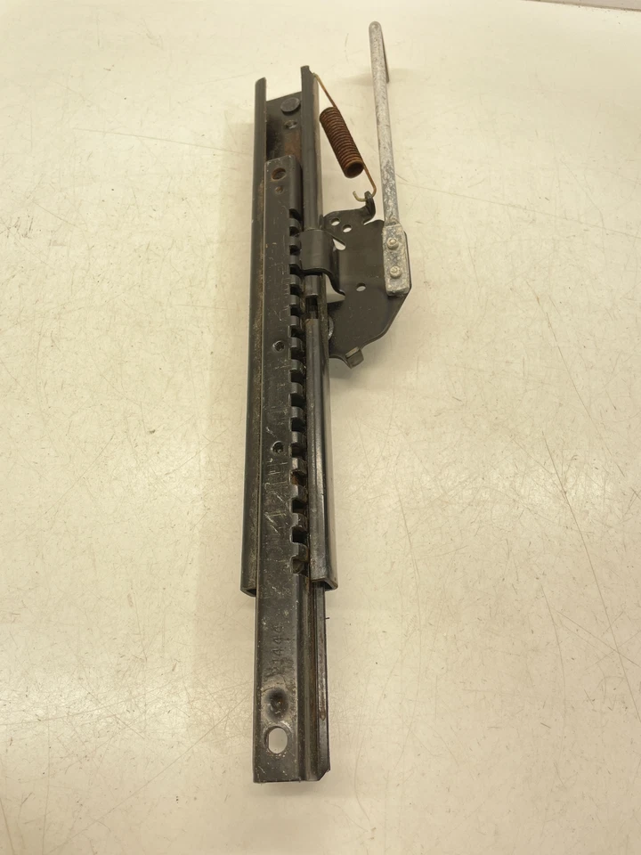 Adjuster, With Latch, RH - 2019 John Deere XUV835M GATOR 40891 - Image 1 of 4