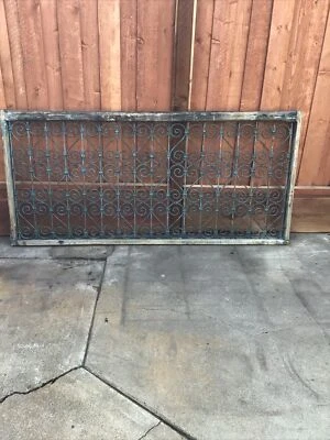 Cerca de puerta de arte de patio de jardín arquitectónico de hierro fundido forjado victoriano vintage Foto 1 de 4