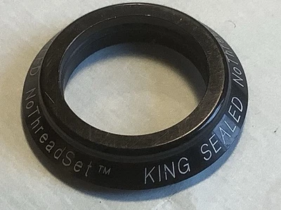 "Auriculares Chris King Top Cone Race Cap para cojinete sellado auriculares de 1""". Foto 1 de 3