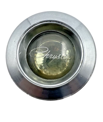 Botón de bocina 65-68 Chrysler New Port Windsor New Yorker OEM PN 2530216 Foto 1 de 4