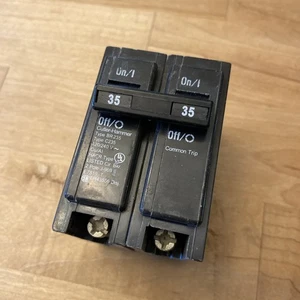 Disyuntor Cutler-Hammer BR235 2 polos 35 amperios 120/240 V - Imagen 1 de 3