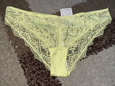 Nuevo con etiquetas Intimately By Free People Braguita de bikini maya de encaje amarillo grande $24 Foto 1 de 2