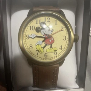 Disney MCK959 Mickey Mouse Unisex Gold Tone & Leather Classic Moving Hands Watch - Picture 1 of 1