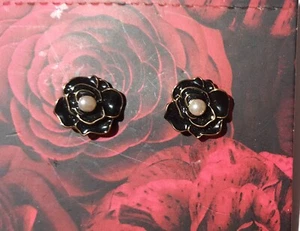BLACK ENAMEL AND PEARL FLOWER EARRINGS ~NEW ~ AVENUE 9 - Picture 1 of 4