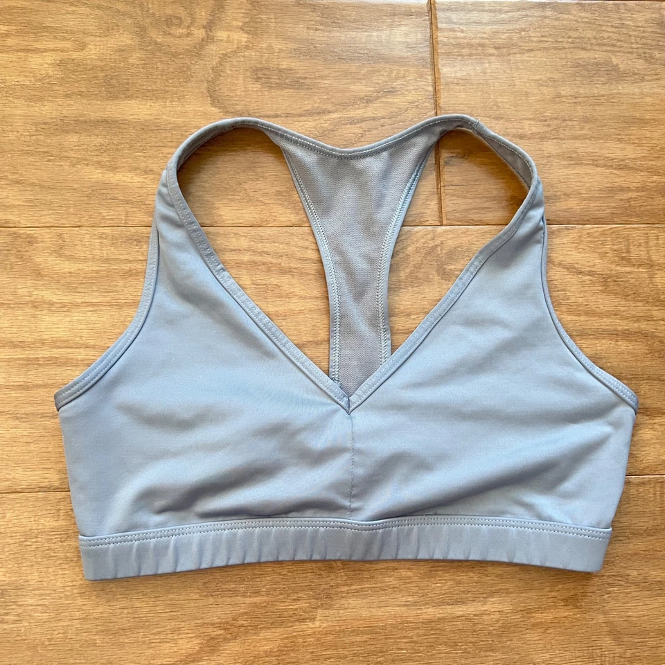 Sujetador deportivo Victoria's Secret talla S gris espalda deportiva tiras cuello en V Foto 1 de 4