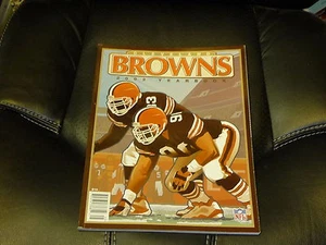 2002 CLEVELAND BROWNS FOOTBALL YEARBOOK NEAR MINT - Picture 1 of 1