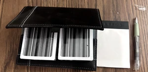 2 MAZOS DE CARTAS EN ESTUCHE DE TRANSPORTE CON SOPORTE NEGRO B/C/G CON ALMOHADILLA DE PARTITURAS - Imagen 1 de 4