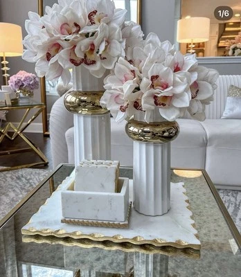 Jarrón lineal blanco con detalle de círculo dorado - alto Foto 1 de 2