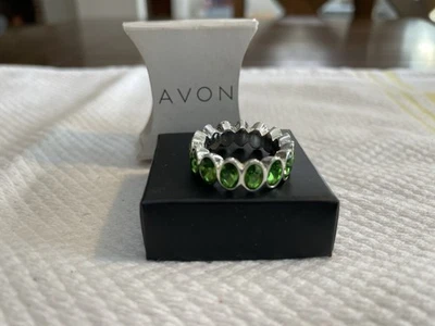 Avon Oval Eternity Band RIng - Sz 8 - Green - Image 1 of 2