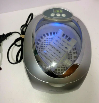 Brookstone Ultrasonic Jewelry DVD Cleaner Eyeglass Watches More Cleaner CD-7830A - Image 1 of 4