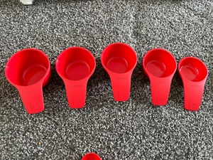 Tupperware Messbecher 5er Set geprägte Maße rot neu - Bild 1 von 6