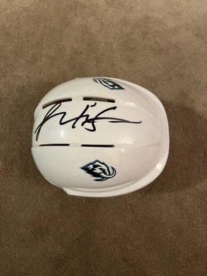 Minicasco autografiado Logan Cooley Utah Mammoth Hockey Club Foto 1 de 4