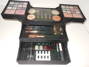 NUCOLLECTIONS HUGE MAKE COLLECTION IN CARRYING CASE - Picture 1 of 13