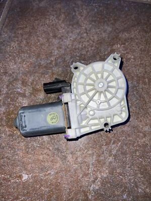 Мотор заднего правого стекла для Jeep Liberty 2008 2009 2010 2011 2012 годов выпуска под правую руку 1006625 б/у - Изображение 1 из 4