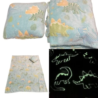 Juego de almohadas a juego manta dinosaurio felpa que brilla en la oscuridad 50X64 Foto 1 de 4