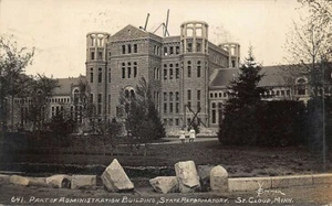 St Cloud MN St. State Reformatory Verwaltungsgebäude 2 Mädchen RPPC - Bild 1 von 2