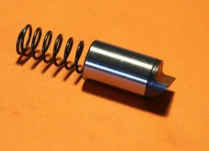 ÉMBOLO Y RESORTE TRIUMPH T120V T140 TR7 T150 T160 CAMBIO DE MARCHA 57-4403 HECHO EN EL REINO UNIDO - Imagen 1 de 2