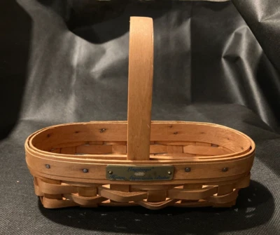 Longaberger 1994 Hostess Appreciation Basket W/ handle -mint condition not used - Image 1 of 4