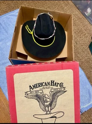 De Colección American Hat Co. 7 Sombrero de Vaquero Negro Hebilla Occidental Decoración Caja Original - Usado en Excelente Condición Foto 1 de 4