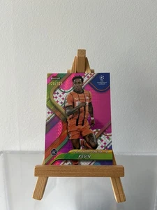 2024-25 Topps Finest UEFA Kevin RC Pink Prism Refractor #120/125 - Bild 1 von 2