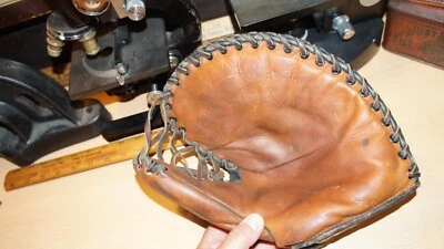 AWESOME! VINTAGE 1940'S ELBIE FLETCHER OK MFG. PROFESSIONAL BASEBALL MITT, NICE! - Image 1 of 4