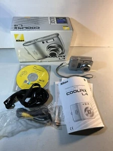 Nikon Coolpix L4 Digital Camera Sliver FOR PARTS - Picture 1 of 6