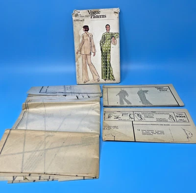 Vintage Uncut Vogue Patterns 9304. Size 10 Bust 83cm 32.5" Loose Fit Dress/Tunic - Image 1 of 4