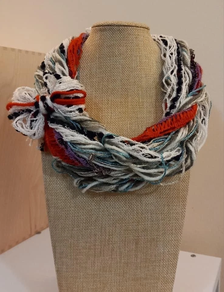 Sciarpa collana, scaldacollo, collana fatta a mano, sciarpa misto lana - Immagine 1 di 1