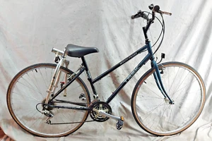 2002 Trek Multitrack 700 WSD Hybrid Bike 17" Medium Step-Thru Fast USA Shipping! - Picture 1 of 17