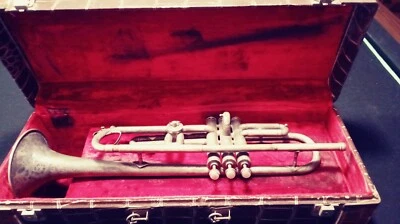 trompeta antigua Foto 1 de 4