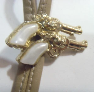 Vintage Western USA Cowboy Twin Pistols Bolokrawatte Faux Pearl 53539 - Bild 1 von 6
