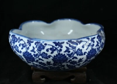 16 cm China Ancient Blue and white porcelain Chrysanthemum pattern Brush Washer - Image 1 of 4