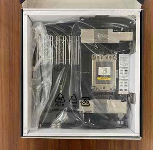 ASUS Pro WS WRX90E-SAGE SE for Ryzen Threadripper PRO 7000 WX-Series - Bild 1 von 6