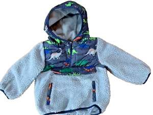 1 Madison Sherpa Polar Gris Pullover Sudadera con Capucha Estampado DINOSAURIO Talla 18 Mo Nuevo sin Etiquetas - Imagen 1 de 5