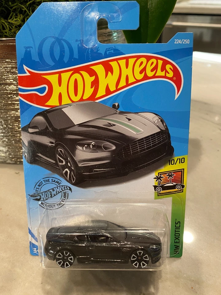 2019 Hot Wheels #224 Hw Exotics 10/10 Aston Martin DBS Nero/Bianco Trap5 Raggi - Immagine 1 di 1