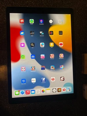 Apple iPad Pro 12,9” (2017, 2. Generation) – 64 GB – Spacegrau – Wi-Fi - Bild 1 von 4