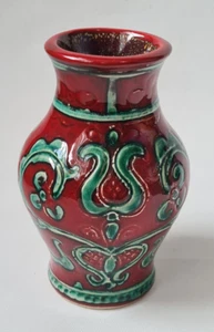 Vintage small ceramic red vase with green & white decoration - West German - Picture 1 of 7