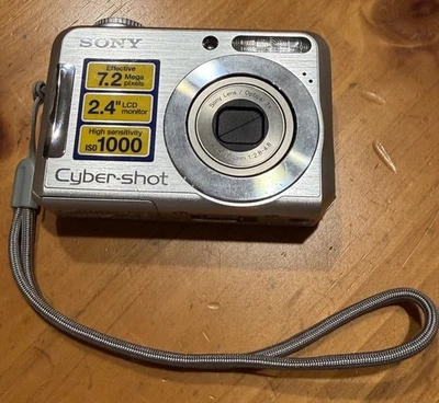 Sony Cyber-shot DSC-S650 7.2MP Digital Camera TESTED - SD Card, Batteries, Cable - Image 1 of 4