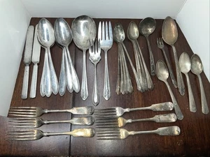 Mix Lot of Vintage Silverplate Flatware 32 Pieces Oneida, Roger’s, Avon - Picture 1 of 24