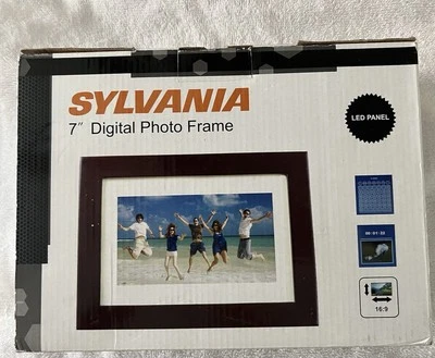 NEW! SYLVANIA 7" DIGITAL WOOD BROWN PHOTO FRAME FOR DESK OR WALL SDPF785 Picture - Image 1 of 4
